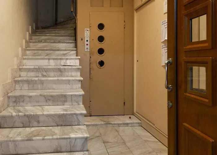 Private Pristine Balcony Home- Heart Of The Center