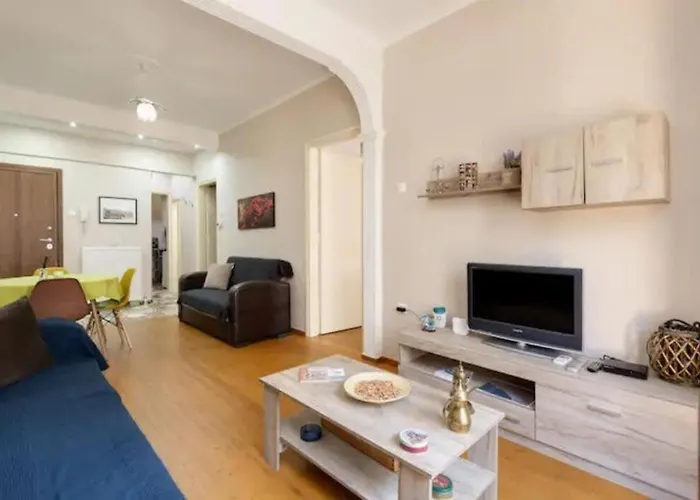 Private Pristine Balcony Home- Heart Of The Center