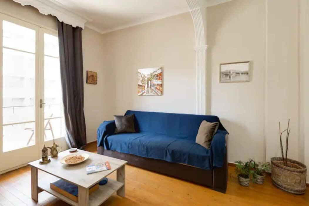 Private Pristine Balcony Home- Heart Of The Center Apartment