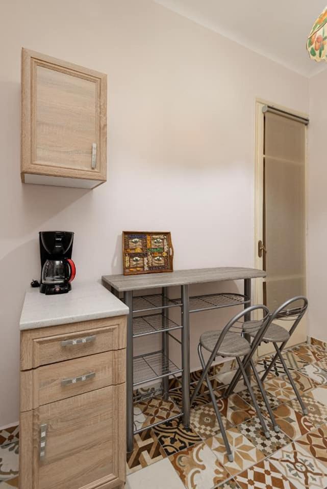 Apartment Private Pristine Balcony Home- Heart Of The Center Thessaloniki