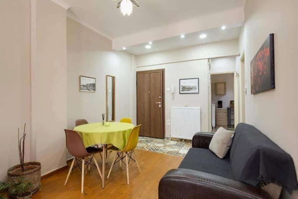 Private Pristine Balcony Home- Heart Of The Center Apartment Thessaloniki