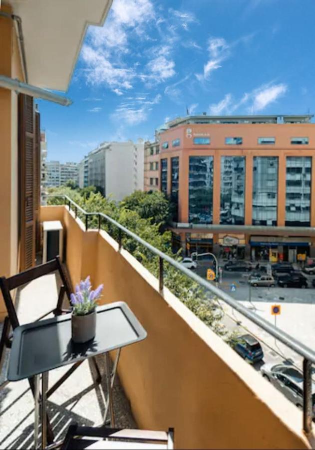 Private Pristine Balcony Home- Heart Of The Center Apartment